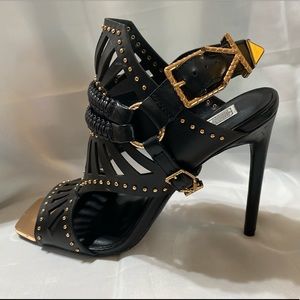 “IVY KIRZHNER” Valentin, Black Vachetta pumps